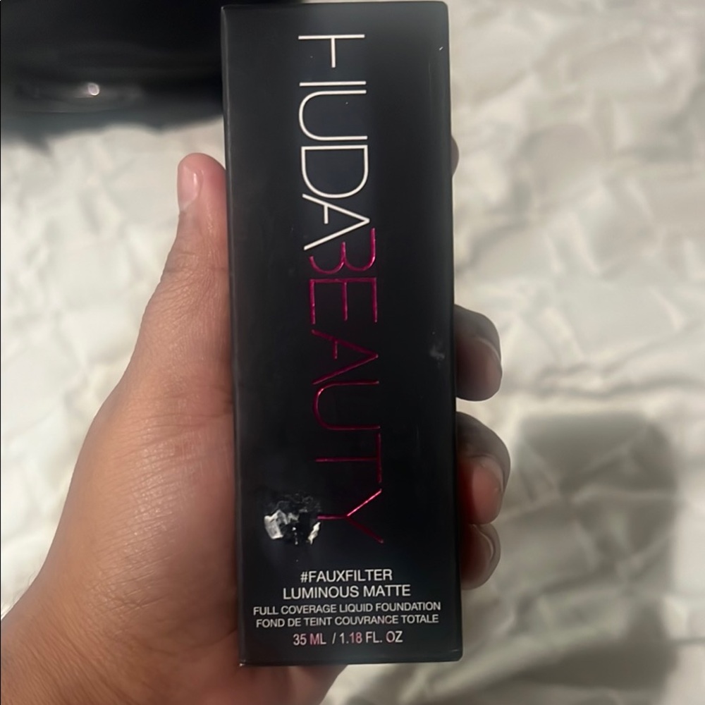 HUDA BEAUTY Black Foundation Luminous Matte Finish